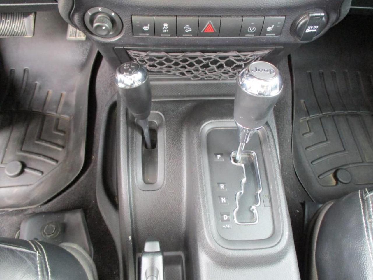2014 Jeep Wrangler Unlimited Sahara 4WD Photo19