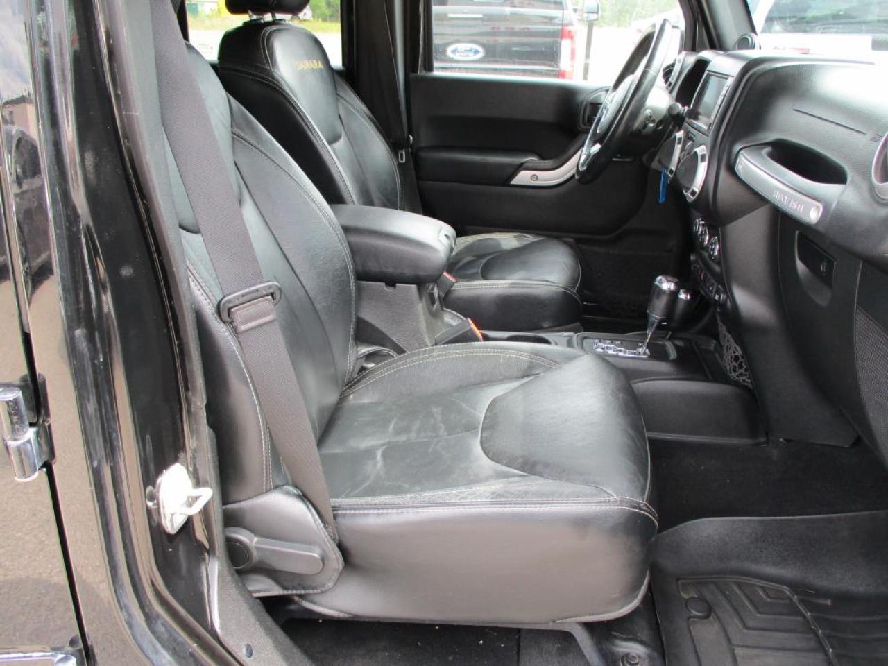 2014 Jeep Wrangler Unlimited Sahara 4WD Photo12