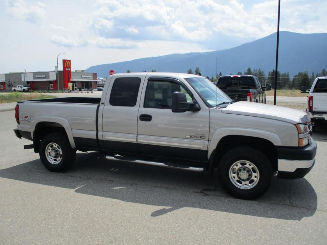 2006 Chevrolet Silverado 2500 HD LT EXT  DURAMAX 4X4 Photo3
