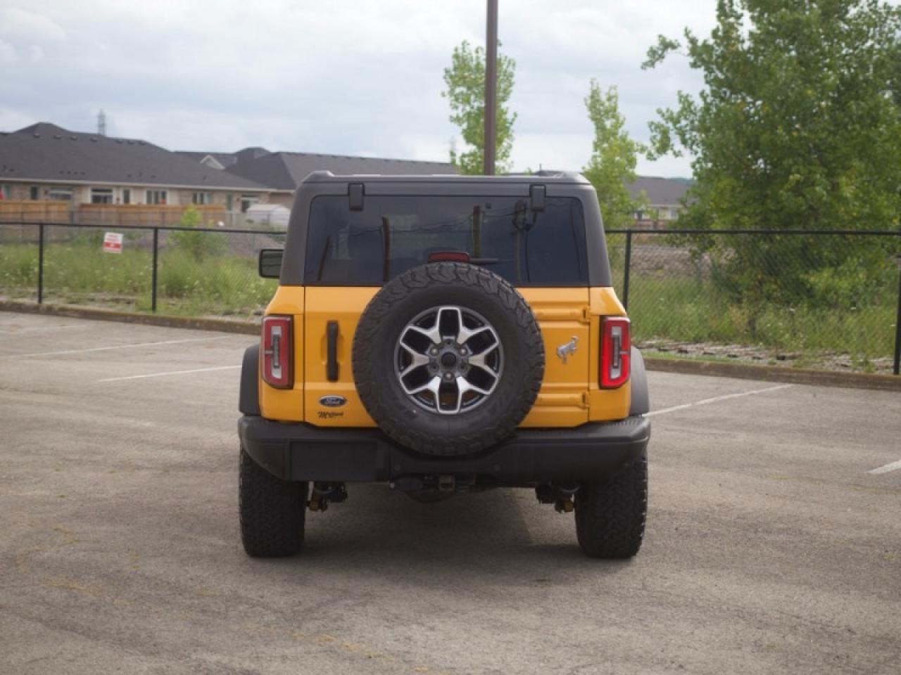 2021 Ford Bronco Badlands 4X4  **LOW KMS - CYBER ORANGE** Photo2