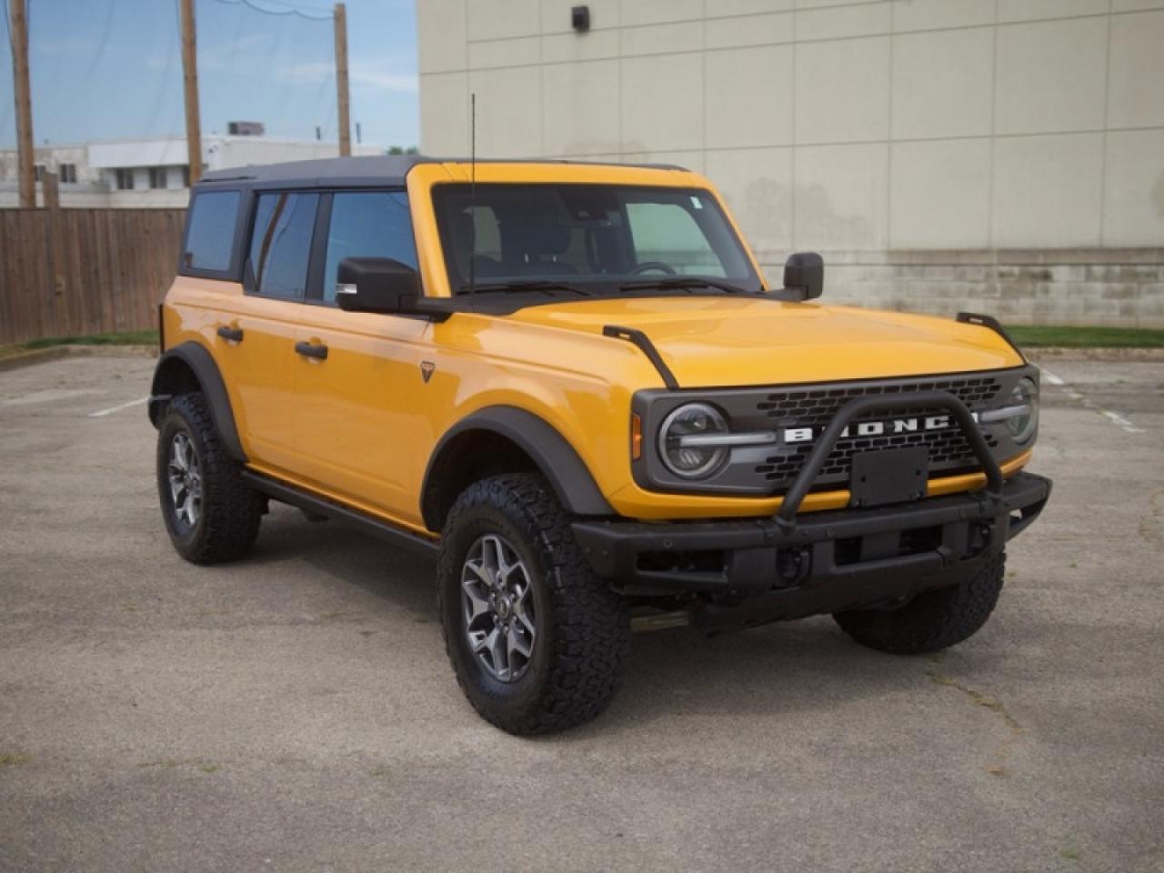 2021 Ford Bronco Badlands 4X4  **LOW KMS - CYBER ORANGE** Photo4