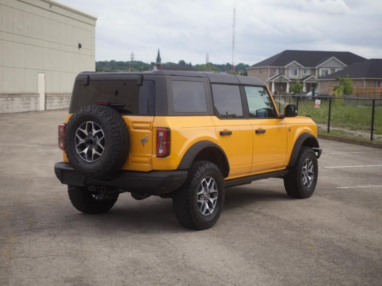 2021 Ford Bronco Badlands 4X4  **LOW KMS - CYBER ORANGE** Photo3