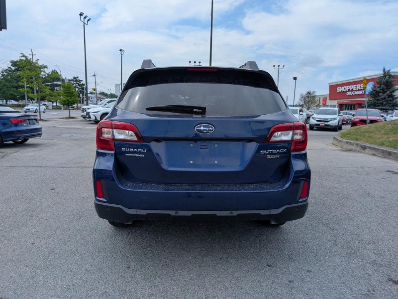 2017 Subaru Outback 3.6R Limited  **VERY LOW KMS** Photo3