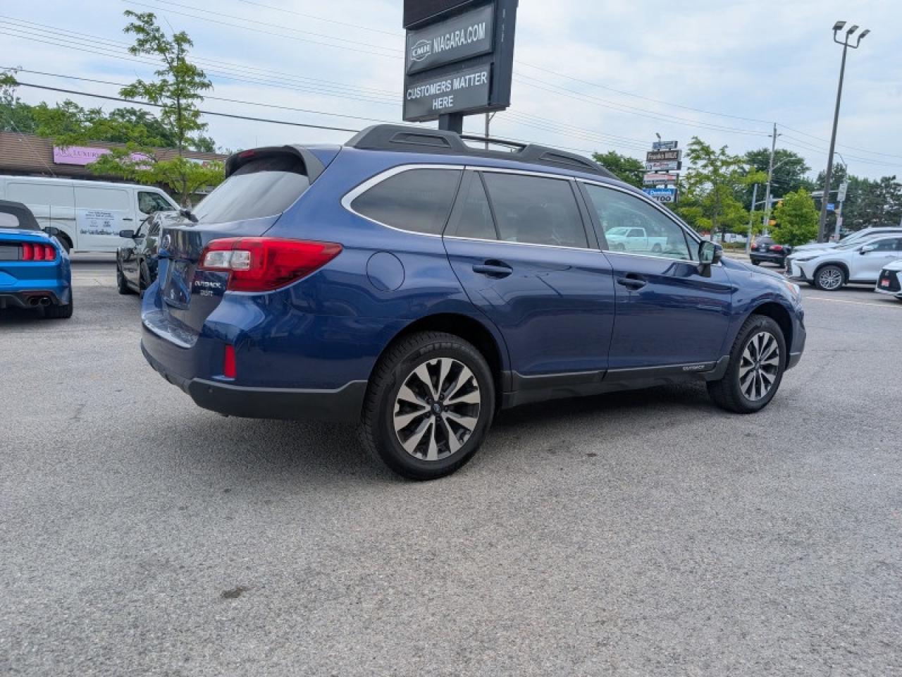 2017 Subaru Outback 3.6R Limited  **VERY LOW KMS** Photo4