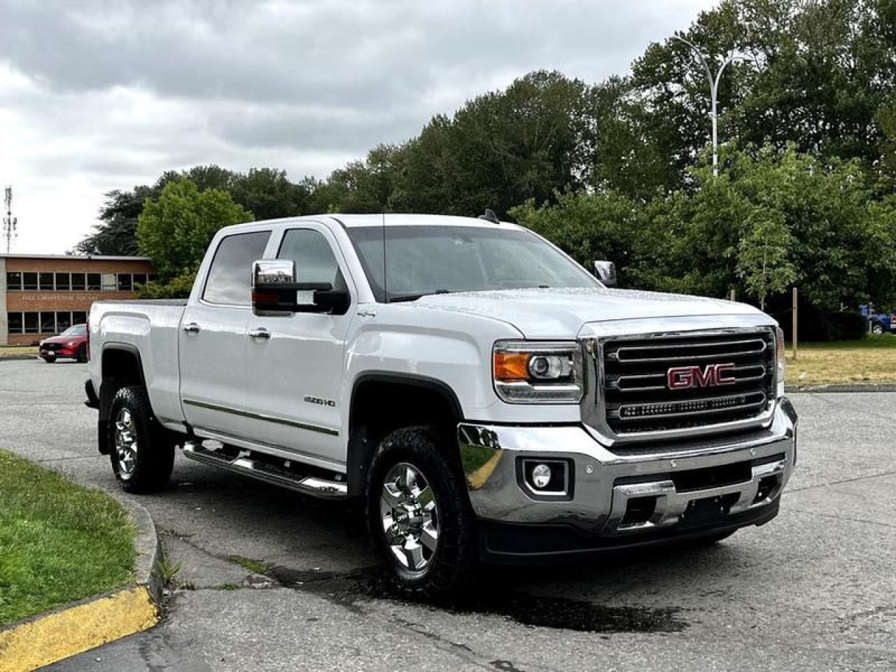 Used 2017 GMC Sierra 2500 HD SLT Crew Cab 4WD for sale in Burnaby, BC