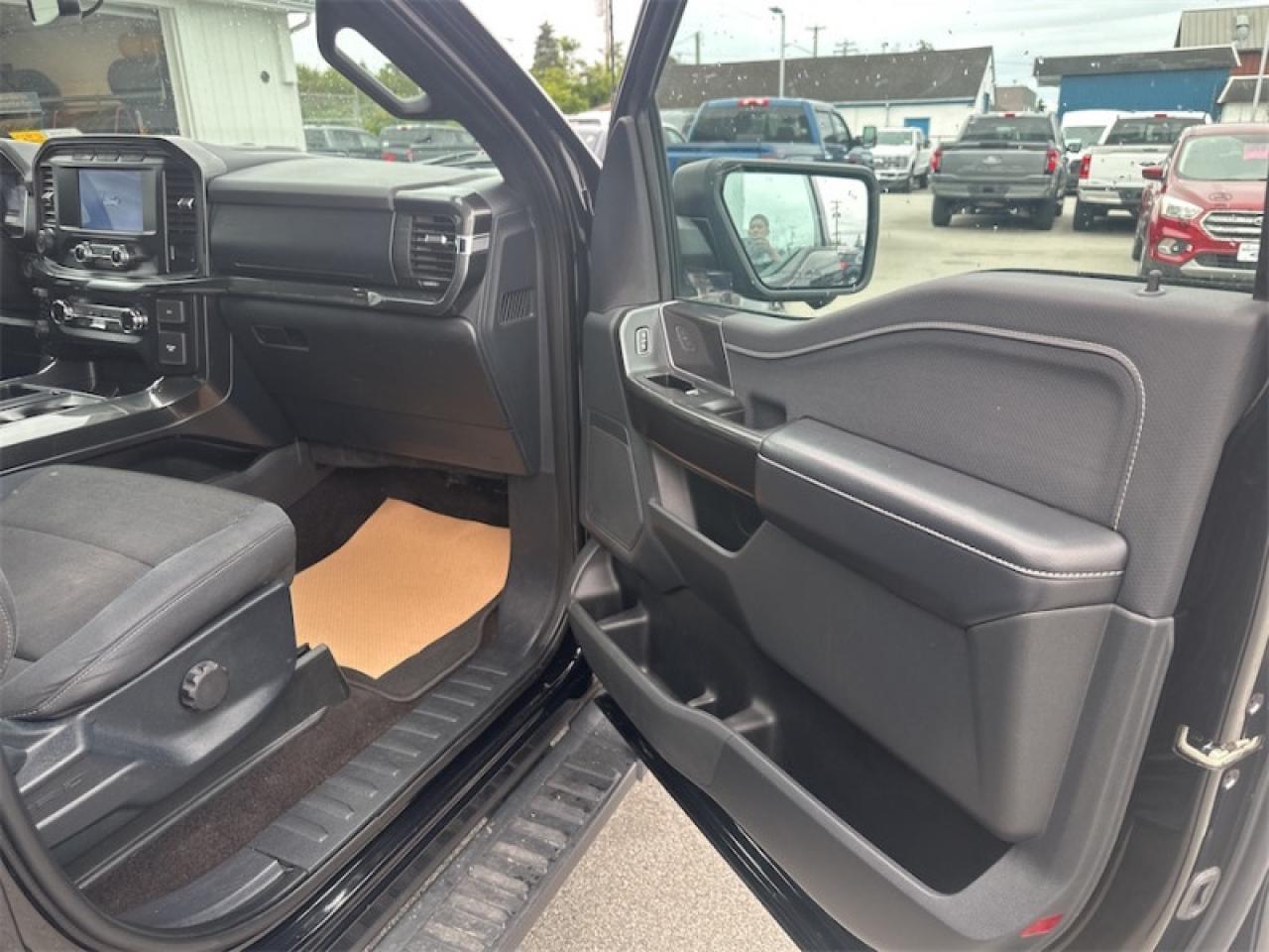 2021 Ford F-150 XLT  - Tailgate Step Photo5