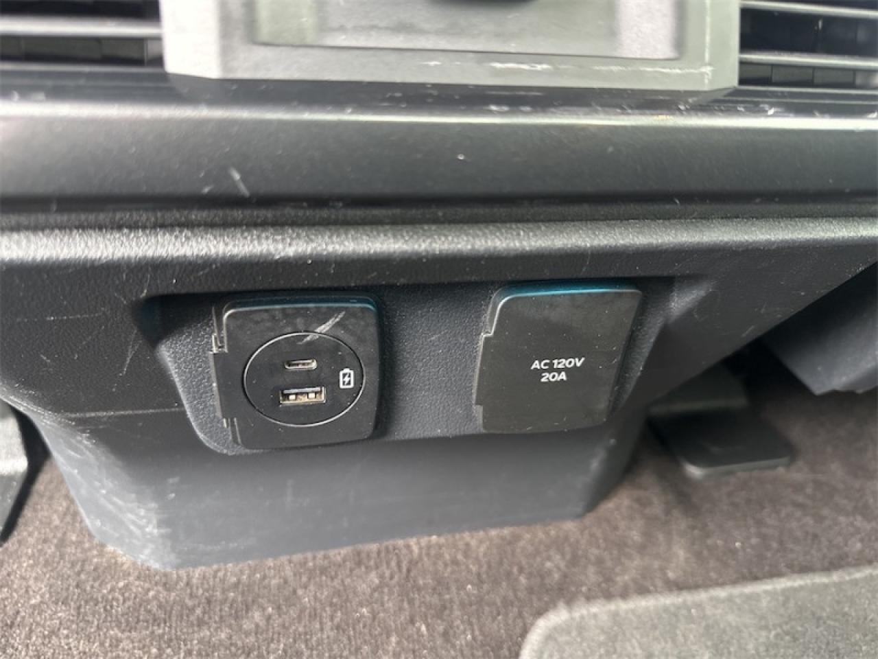 2021 Ford F-150 XLT  - Tailgate Step Photo5