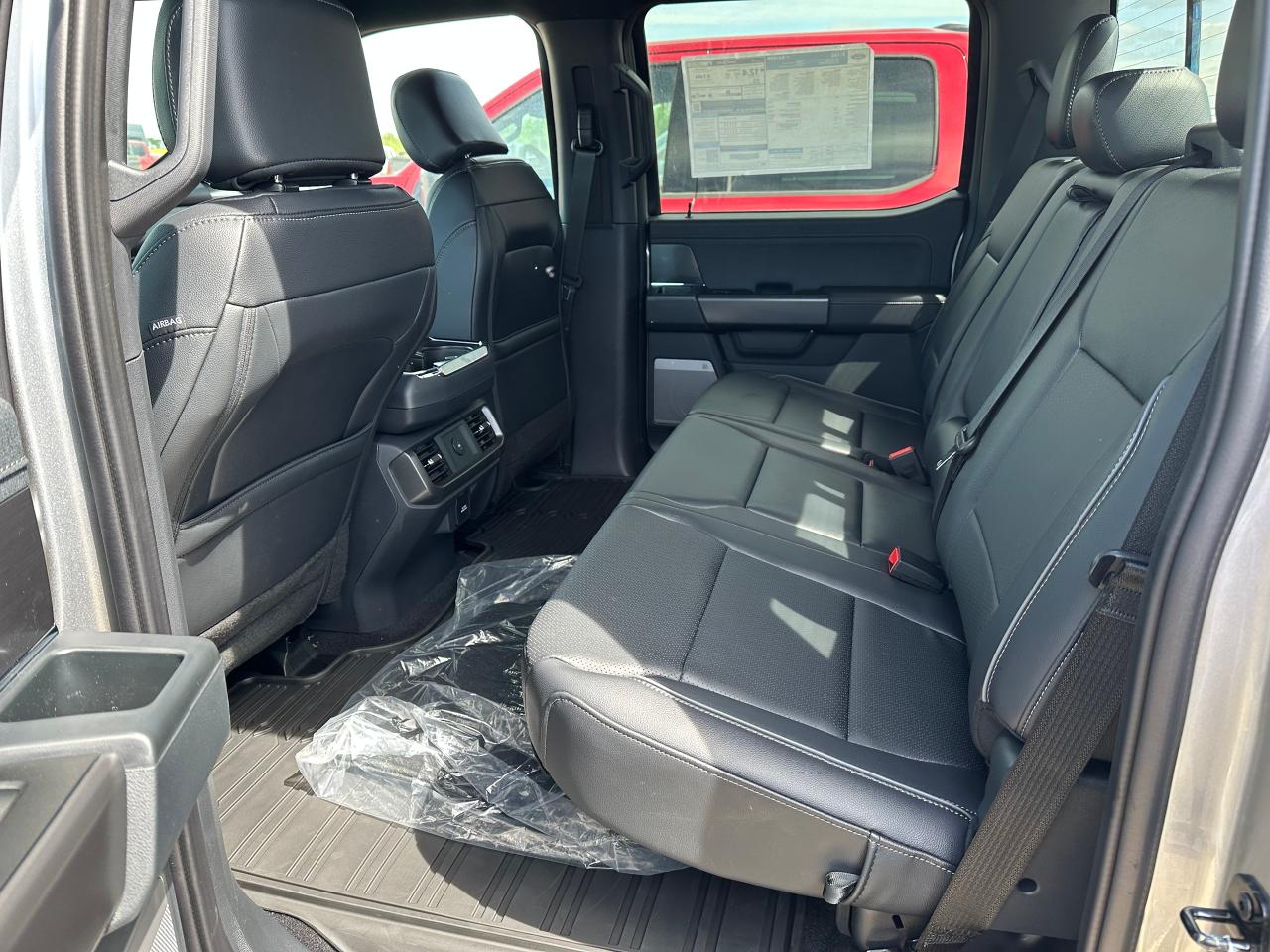 2025 Ford F-150 LARIAT 4WD SuperCrew 5.5' Box 501A Photo5