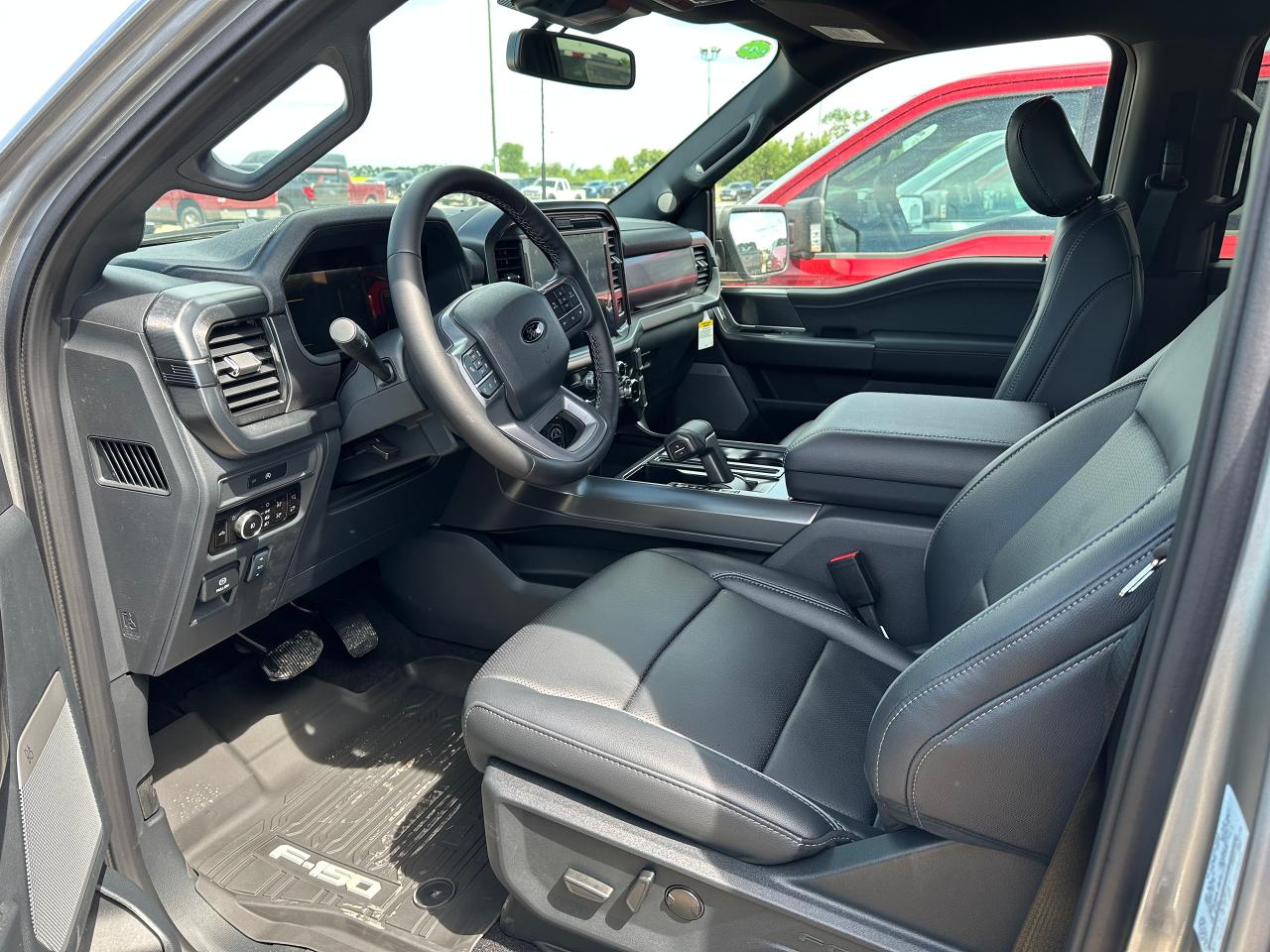 2025 Ford F-150 LARIAT 4WD SuperCrew 5.5' Box 501A Photo5