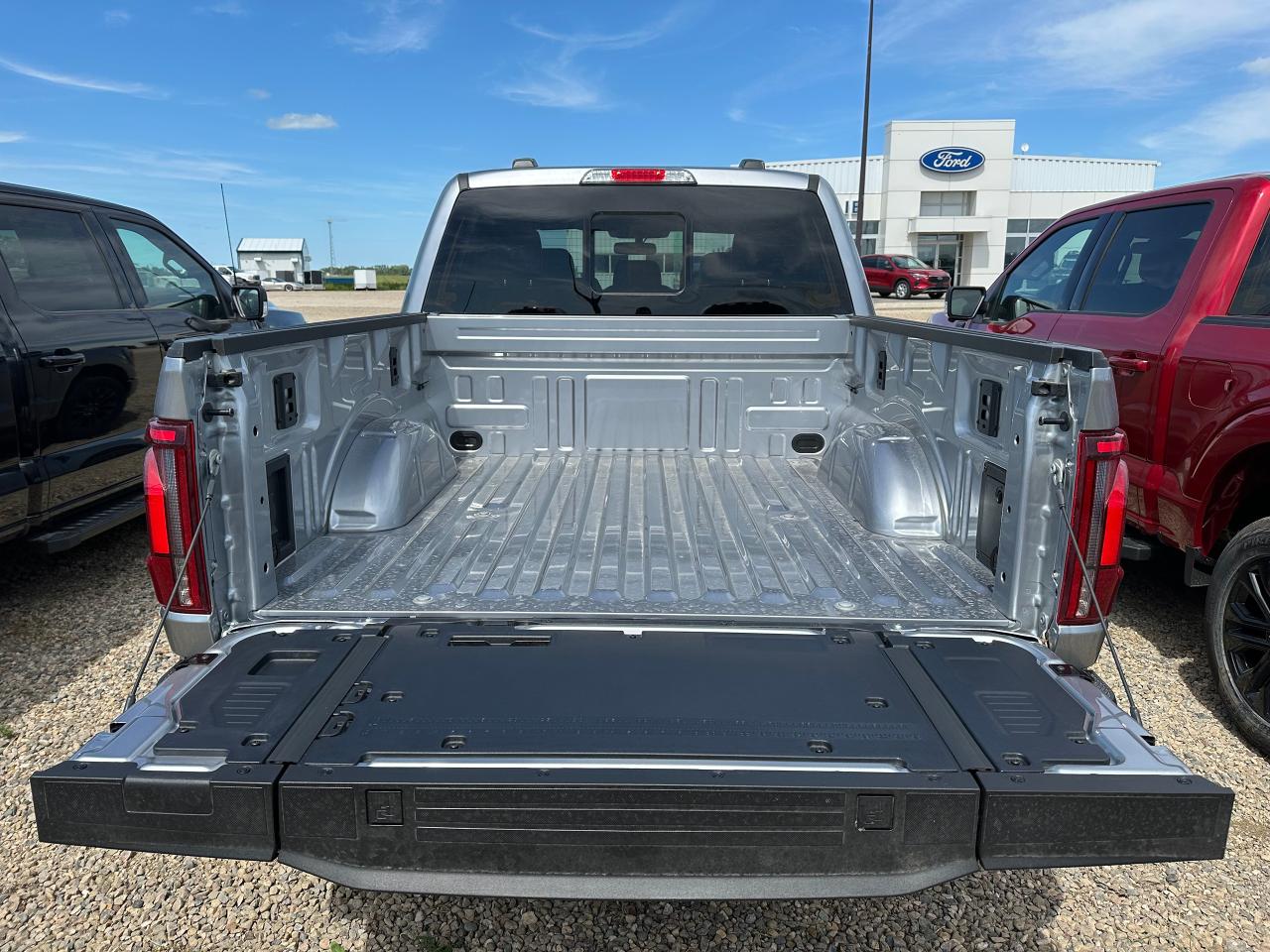 2025 Ford F-150 LARIAT 4WD SuperCrew 5.5' Box 501A Photo5