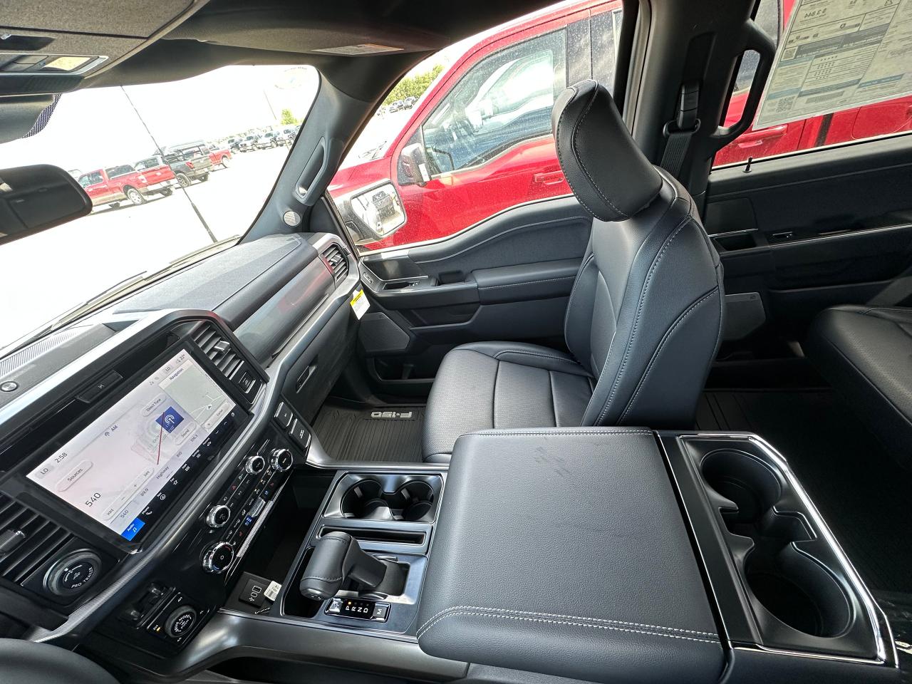 2025 Ford F-150 LARIAT 4WD SuperCrew 5.5' Box 501A Photo5