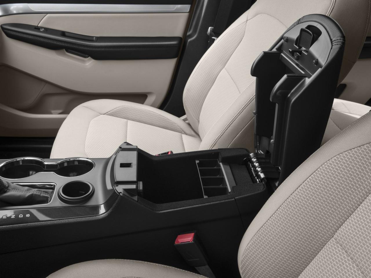 2017 Ford Explorer XLT Photo5