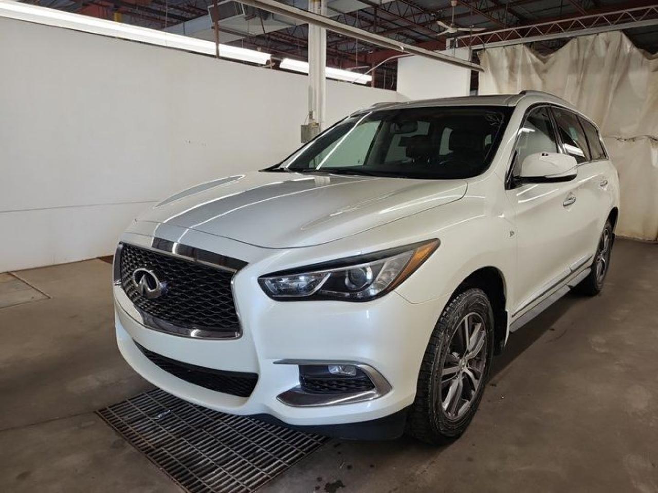 Used 2018 Infiniti QX60 AWD | Leather | Sunroof | Rear Camera | Bluetooth | Power Seat | Heated Seats | and more! for sale in Guelph, ON