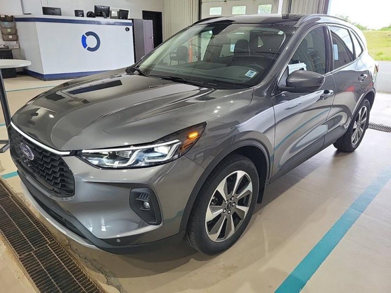 Used 2024 Ford Escape Platinum AWD | Vista Roof | Class II Tow Pkg | Leather | Adaptive Cruise | 360 Camera | and More ! for sale in Guelph, ON