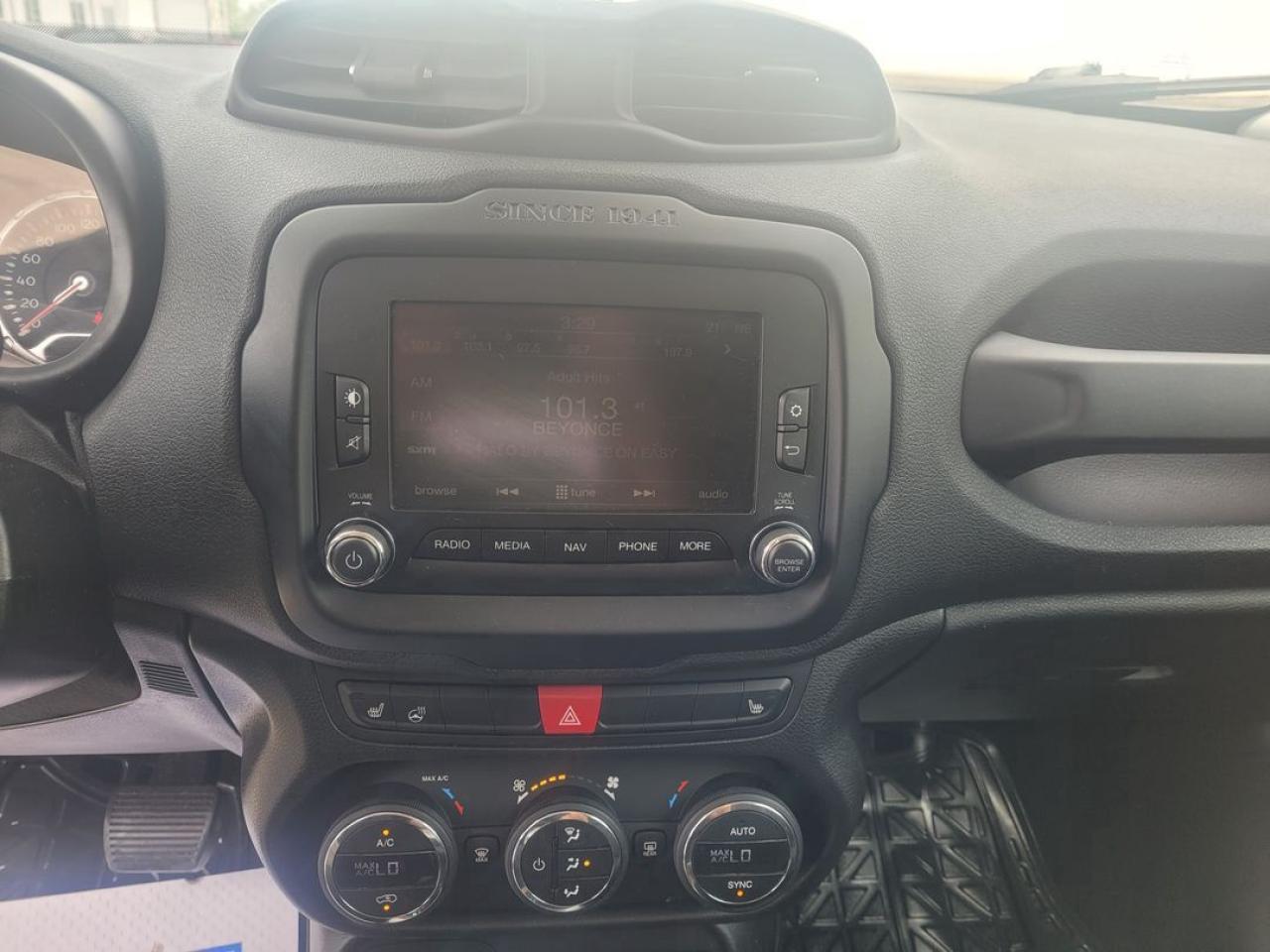 2015 Jeep Renegade North Photo33