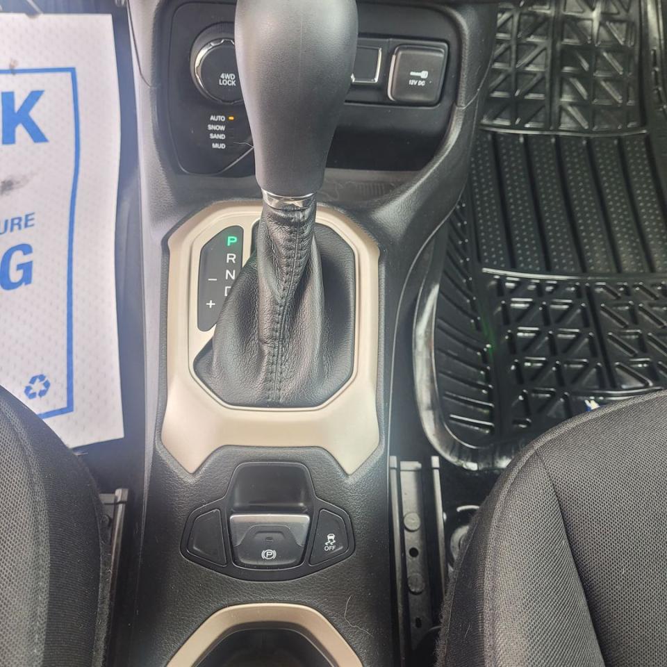 2015 Jeep Renegade North Photo35