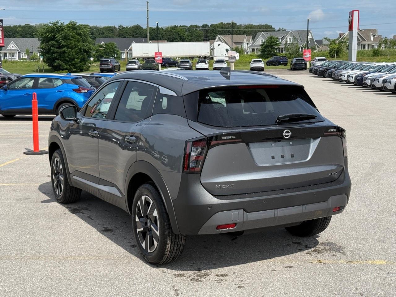 2025 Nissan Kicks SV AWD Photo4
