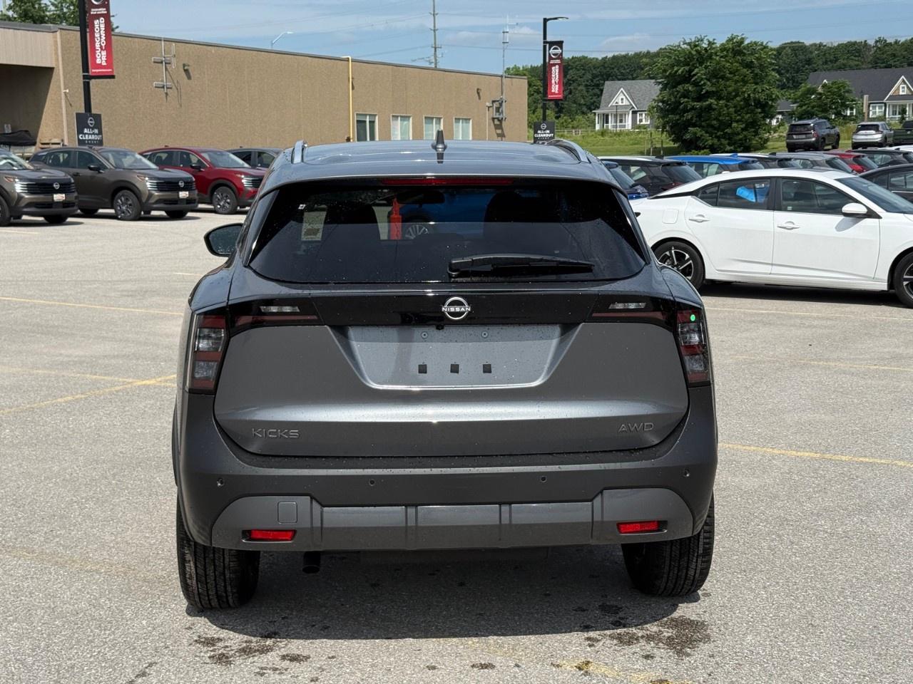 2025 Nissan Kicks SV AWD Photo