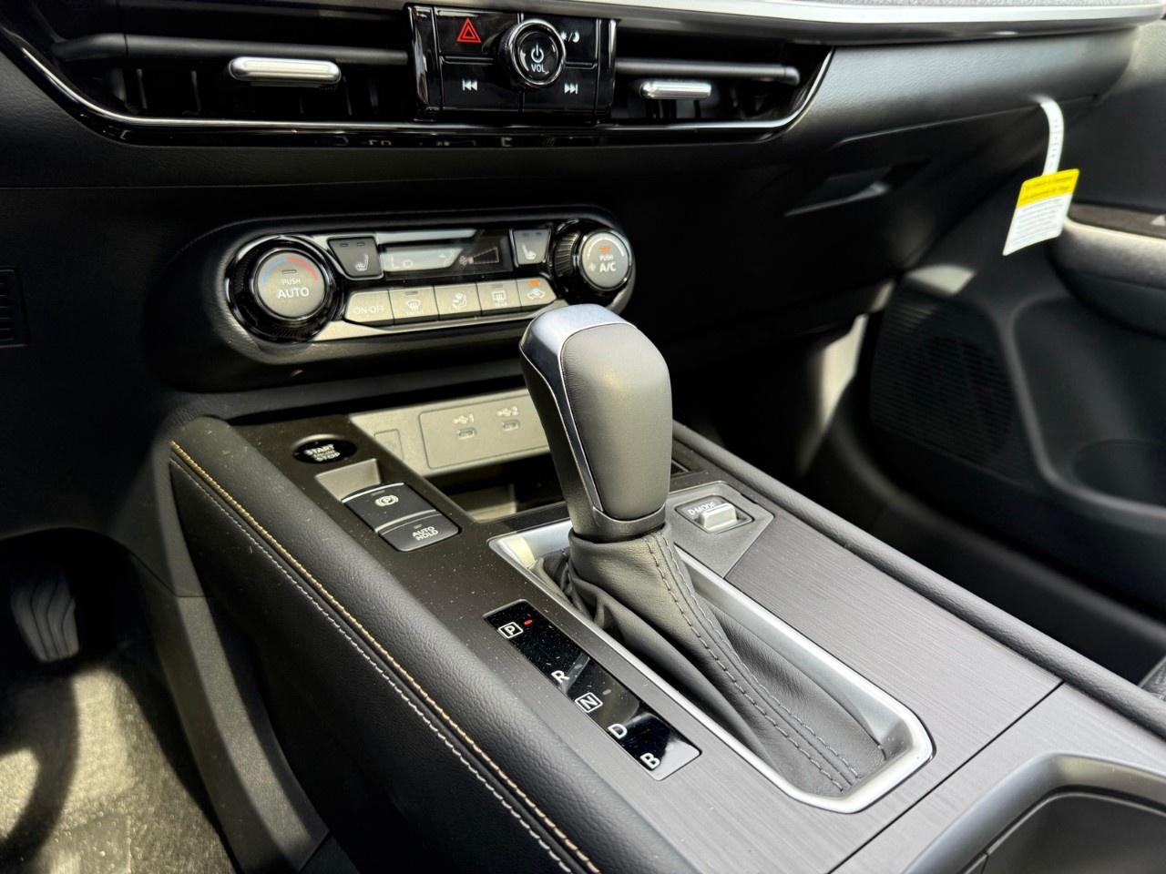 2025 Nissan Kicks SV AWD Photo