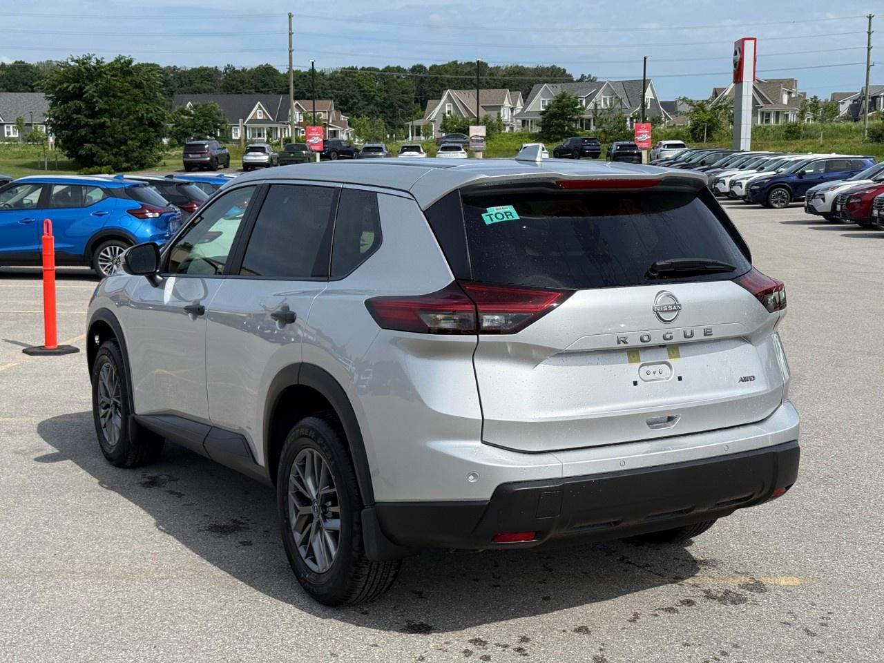 2025 Nissan Rogue AWD S Photo3