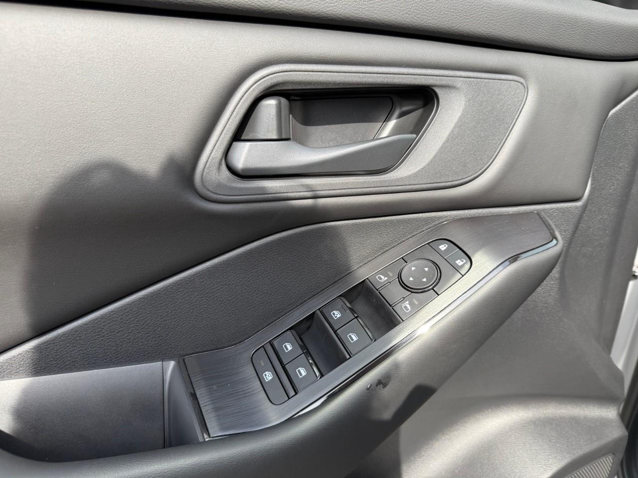 2025 Nissan Rogue AWD S Photo
