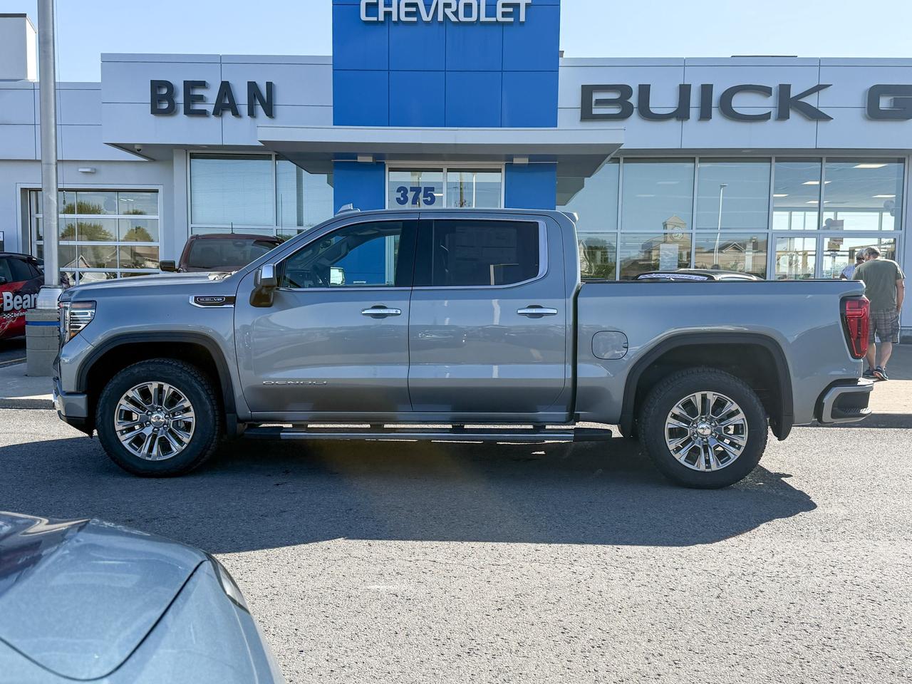 2025 GMC Sierra 1500 Denali 5.3L V8 WITH REMOTE START/ENTRY, SUNROOF, HEATED SEATS, HEATED STEERING WHEEL, VENTILATED SEATS, BOSE SPEAKERS, APPLE CARPLAY AND ANDROID AUTO Photo1