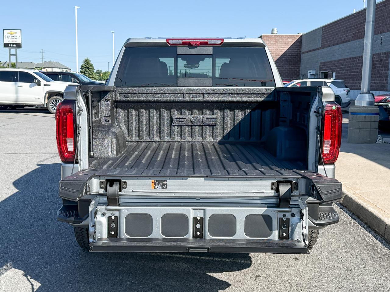 2025 GMC Sierra 1500 Denali 5.3L V8 WITH REMOTE START/ENTRY, SUNROOF, HEATED SEATS, HEATED STEERING WHEEL, VENTILATED SEATS, BOSE SPEAKERS, APPLE CARPLAY AND ANDROID AUTO Photo