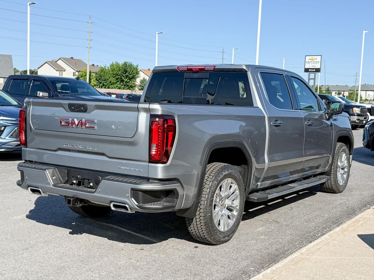 2025 GMC Sierra 1500 Denali 5.3L V8 WITH REMOTE START/ENTRY, SUNROOF, HEATED SEATS, HEATED STEERING WHEEL, VENTILATED SEATS, BOSE SPEAKERS, APPLE CARPLAY AND ANDROID AUTO Photo