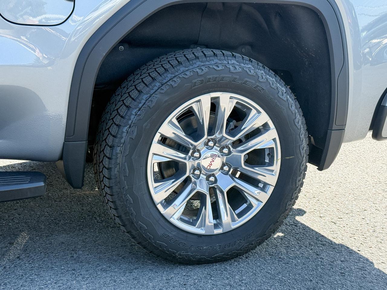 2025 GMC Sierra 1500 Denali 5.3L V8 WITH REMOTE START/ENTRY, SUNROOF, HEATED SEATS, HEATED STEERING WHEEL, VENTILATED SEATS, BOSE SPEAKERS, APPLE CARPLAY AND ANDROID AUTO Photo