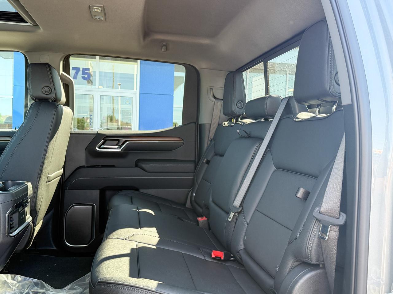 2025 GMC Sierra 1500 Denali 5.3L V8 WITH REMOTE START/ENTRY, SUNROOF, HEATED SEATS, HEATED STEERING WHEEL, VENTILATED SEATS, BOSE SPEAKERS, APPLE CARPLAY AND ANDROID AUTO Photo