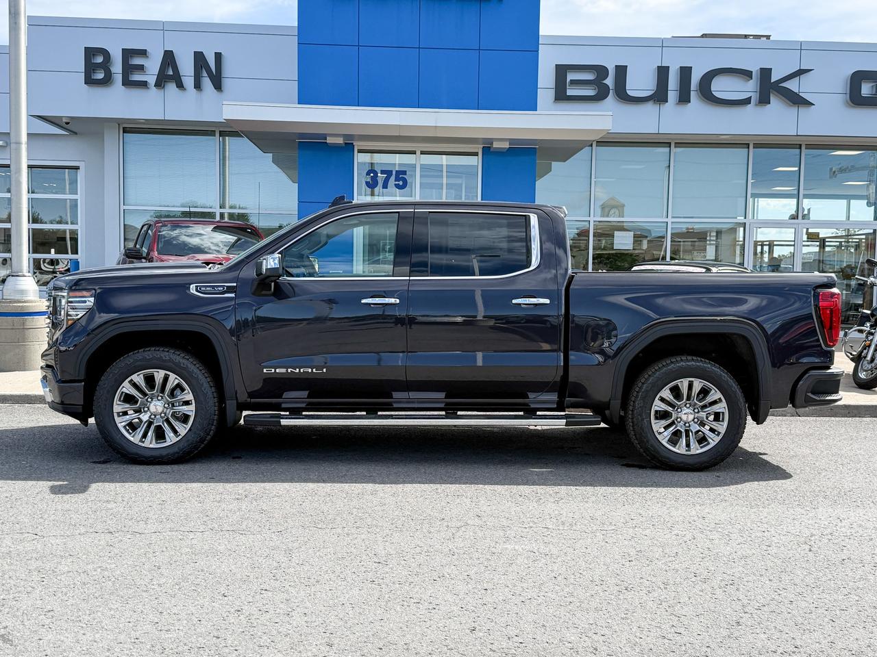 2025 GMC Sierra 1500 Denali 5.3L V8 WITH REMOTE START/ENTRY, SUNROOF, HEATED SEATS, HEATED STEERING WHEEL, VENTILATED SEATS, BOSE SPEAKERS, APPLE CARPLAY AND ANDROID AUTO Photo