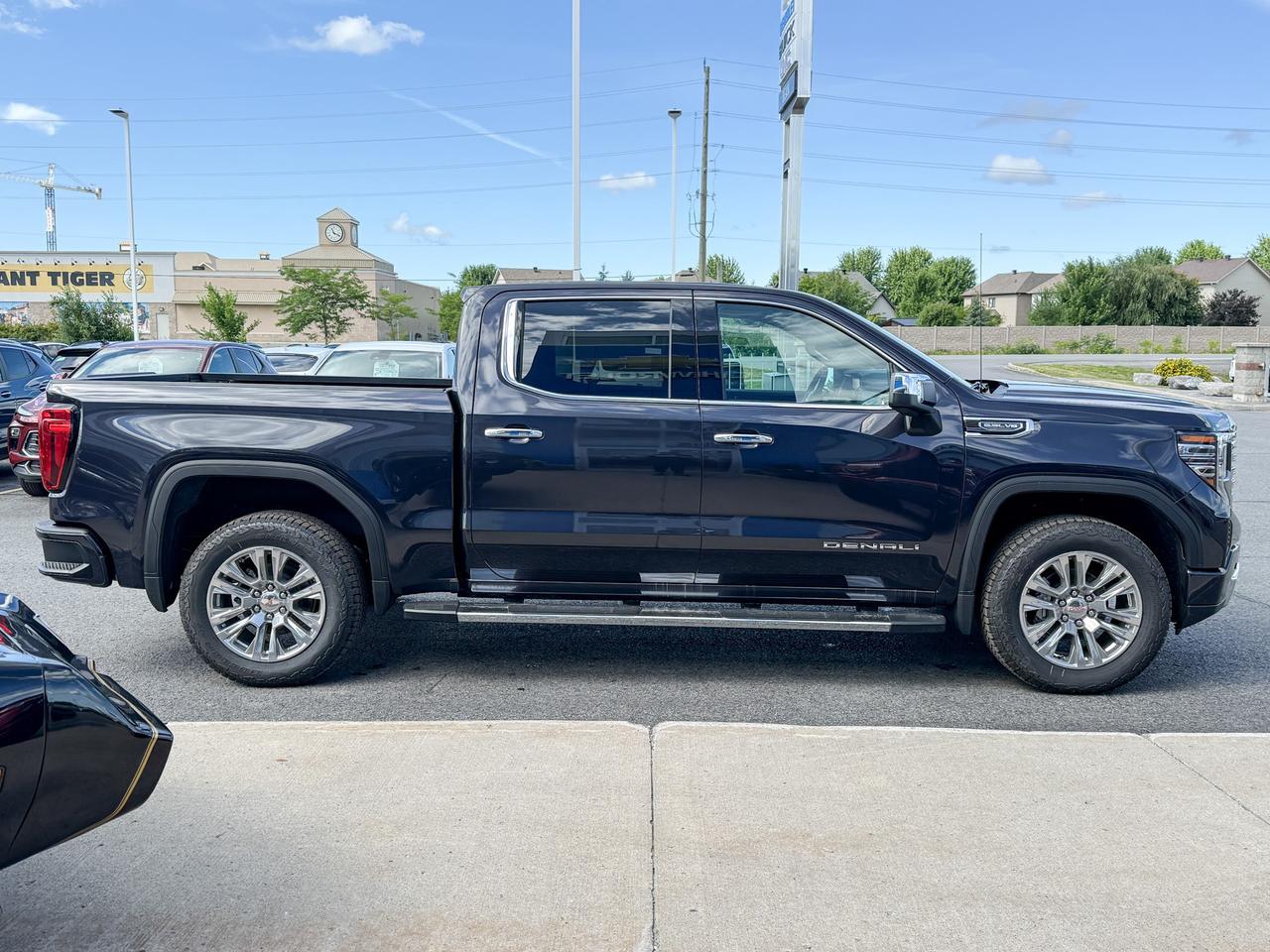 2025 GMC Sierra 1500 Denali 5.3L V8 WITH REMOTE START/ENTRY, SUNROOF, HEATED SEATS, HEATED STEERING WHEEL, VENTILATED SEATS, BOSE SPEAKERS, APPLE CARPLAY AND ANDROID AUTO Photo