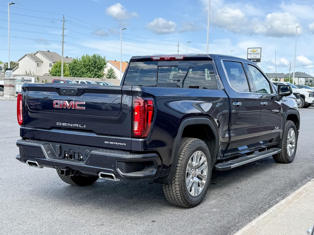 2025 GMC Sierra 1500 Denali 5.3L V8 WITH REMOTE START/ENTRY, SUNROOF, HEATED SEATS, HEATED STEERING WHEEL, VENTILATED SEATS, BOSE SPEAKERS, APPLE CARPLAY AND ANDROID AUTO Photo