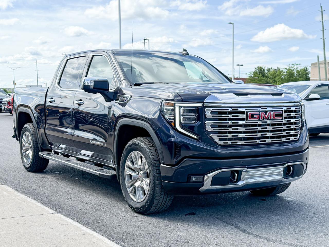 2025 GMC Sierra 1500 Denali 5.3L V8 WITH REMOTE START/ENTRY, SUNROOF, HEATED SEATS, HEATED STEERING WHEEL, VENTILATED SEATS, BOSE SPEAKERS, APPLE CARPLAY AND ANDROID AUTO Photo
