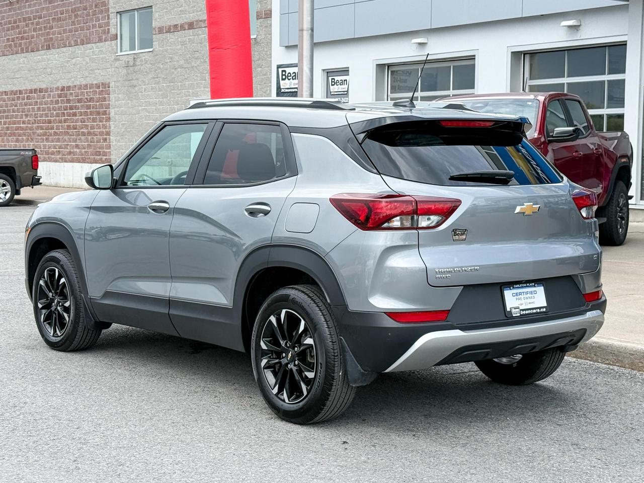 2023 Chevrolet TrailBlazer 1.3L 3CYL TURBO, AWD LT, HEATED FRONT CLOTH SEATS, REMOTE VEHICLE START, REAR VISION CAMERA,SAFETY PACKAGE, 17" BLACK ALLOY WHEELS Photo
