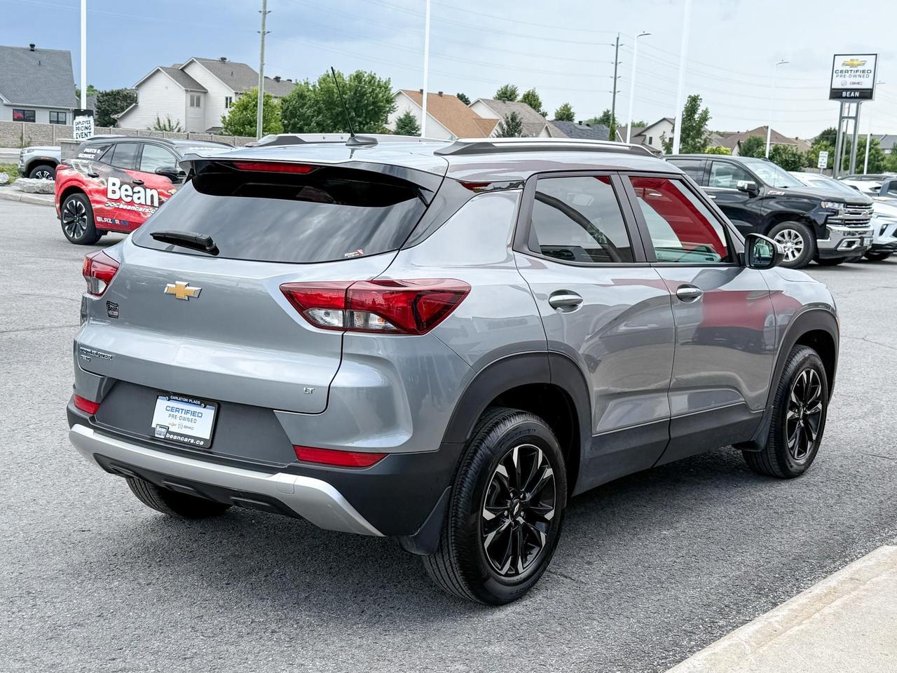 2023 Chevrolet TrailBlazer 1.3L 3CYL TURBO, AWD LT, HEATED FRONT CLOTH SEATS, REMOTE VEHICLE START, REAR VISION CAMERA,SAFETY PACKAGE, 17" BLACK ALLOY WHEELS Photo