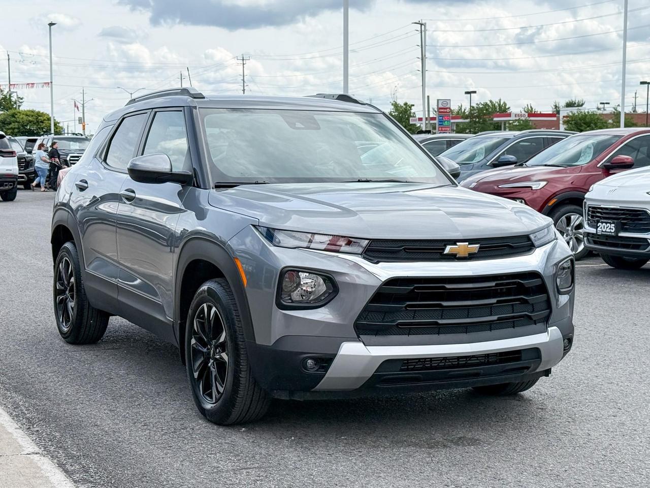 2023 Chevrolet TrailBlazer 1.3L 3CYL TURBO, AWD LT, HEATED FRONT CLOTH SEATS, REMOTE VEHICLE START, REAR VISION CAMERA,SAFETY PACKAGE, 17" BLACK ALLOY WHEELS Photo