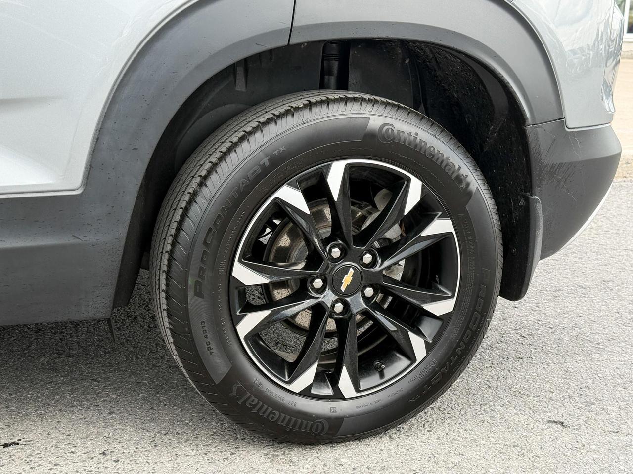 2023 Chevrolet TrailBlazer 1.3L 3CYL TURBO, AWD LT, HEATED FRONT CLOTH SEATS, REMOTE VEHICLE START, REAR VISION CAMERA,SAFETY PACKAGE, 17" BLACK ALLOY WHEELS Photo