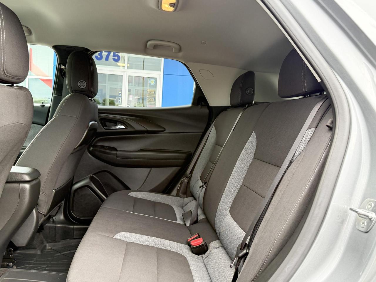 2023 Chevrolet TrailBlazer 1.3L 3CYL TURBO, AWD LT, HEATED FRONT CLOTH SEATS, REMOTE VEHICLE START, REAR VISION CAMERA,SAFETY PACKAGE, 17" BLACK ALLOY WHEELS Photo