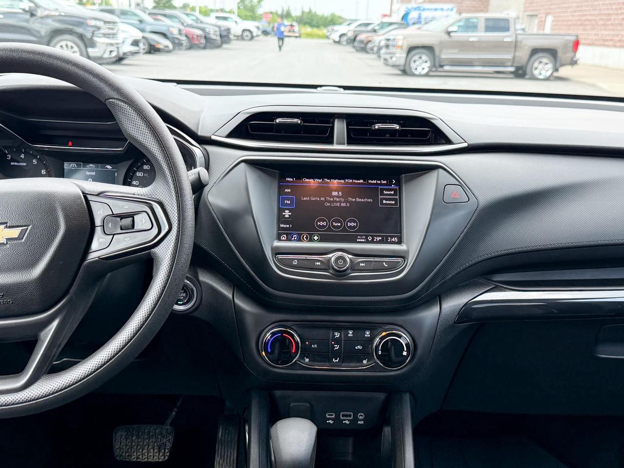 2023 Chevrolet TrailBlazer 1.3L 3CYL TURBO, AWD LT, HEATED FRONT CLOTH SEATS, REMOTE VEHICLE START, REAR VISION CAMERA,SAFETY PACKAGE, 17" BLACK ALLOY WHEELS Photo