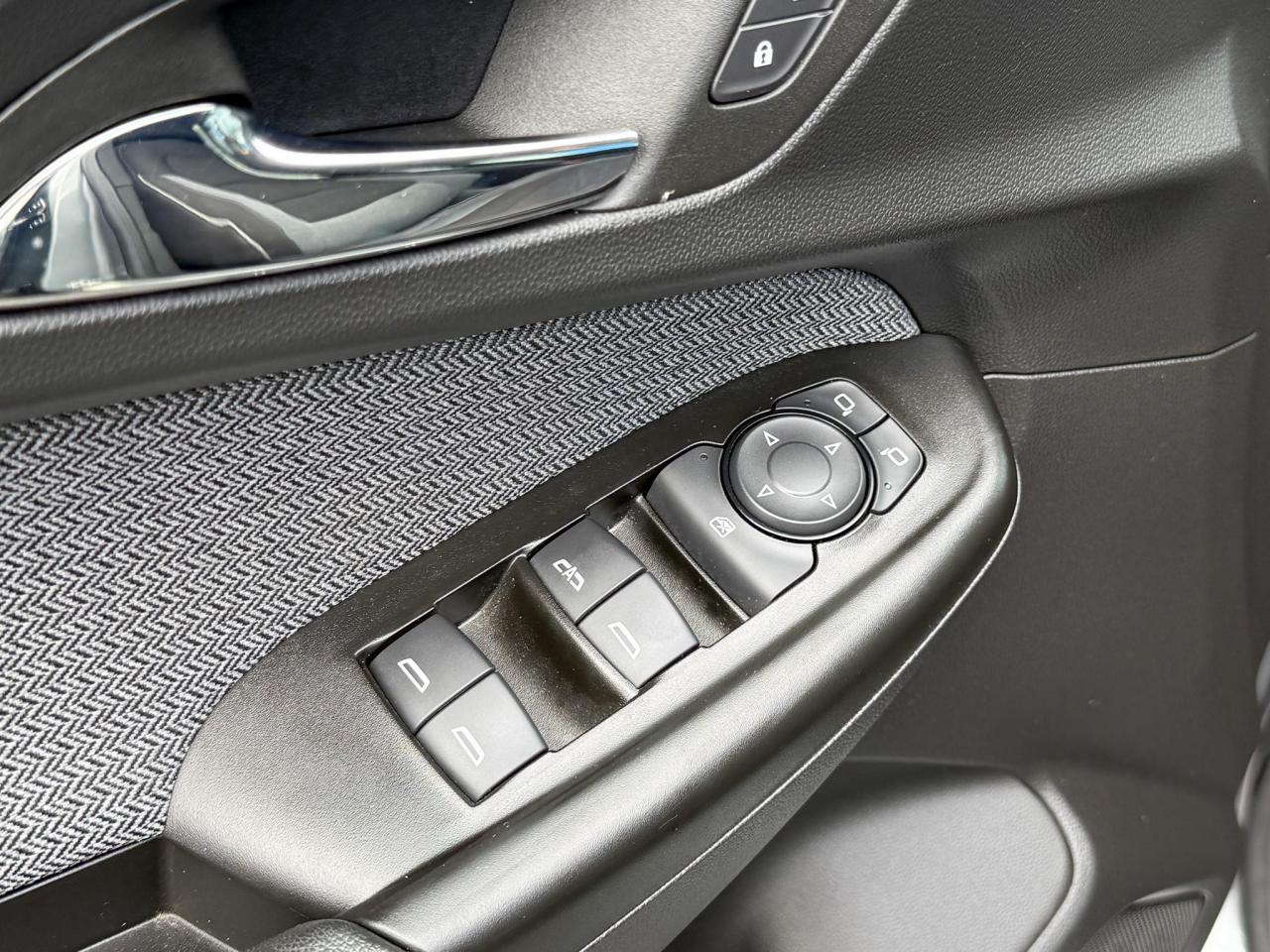 2023 Chevrolet TrailBlazer 1.3L 3CYL TURBO, AWD LT, HEATED FRONT CLOTH SEATS, REMOTE VEHICLE START, REAR VISION CAMERA,SAFETY PACKAGE, 17" BLACK ALLOY WHEELS Photo