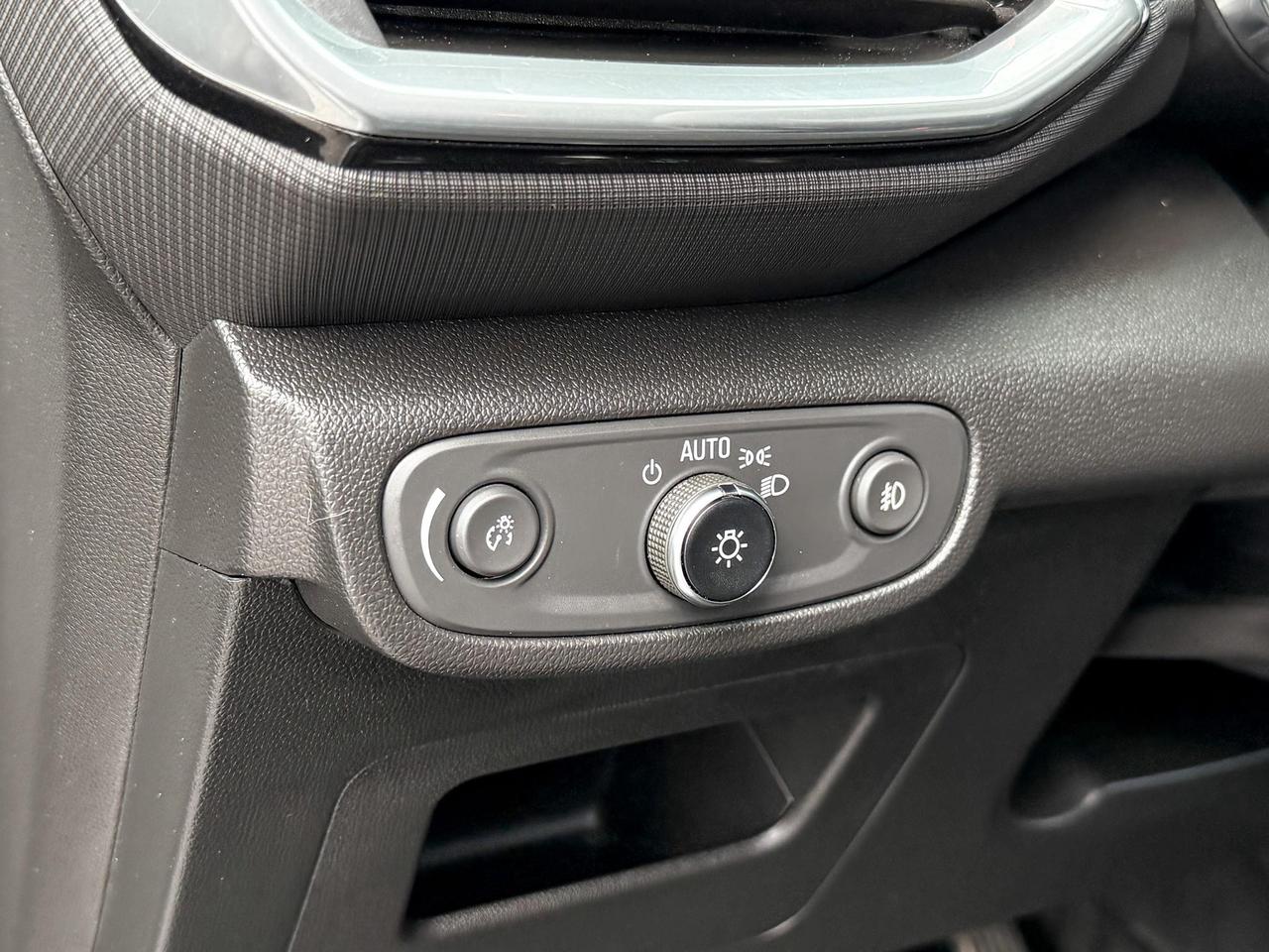 2023 Chevrolet TrailBlazer 1.3L 3CYL TURBO, AWD LT, HEATED FRONT CLOTH SEATS, REMOTE VEHICLE START, REAR VISION CAMERA,SAFETY PACKAGE, 17" BLACK ALLOY WHEELS Photo