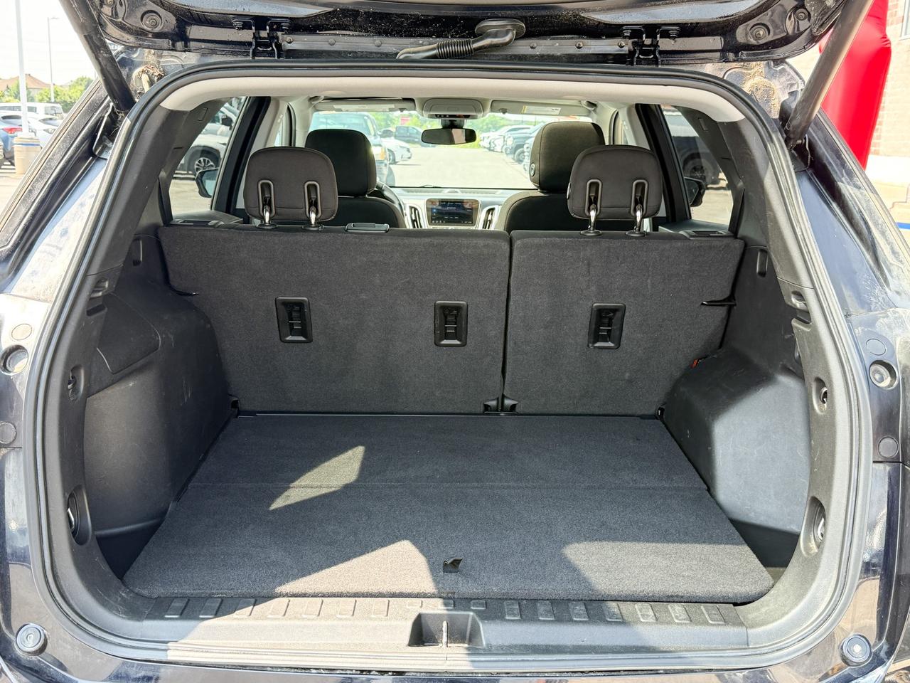 2020 Chevrolet Equinox 1.5L 4CYL TURBO, LT AWD, SKYSCAPE SUNROOF, HEATED FRONT BUCKET SEATS, REMOTE VEHICLE START, POWER LIFTGATE, EMBEDDED NAVIGATION, 17" ALLOY WHEELS Photo4