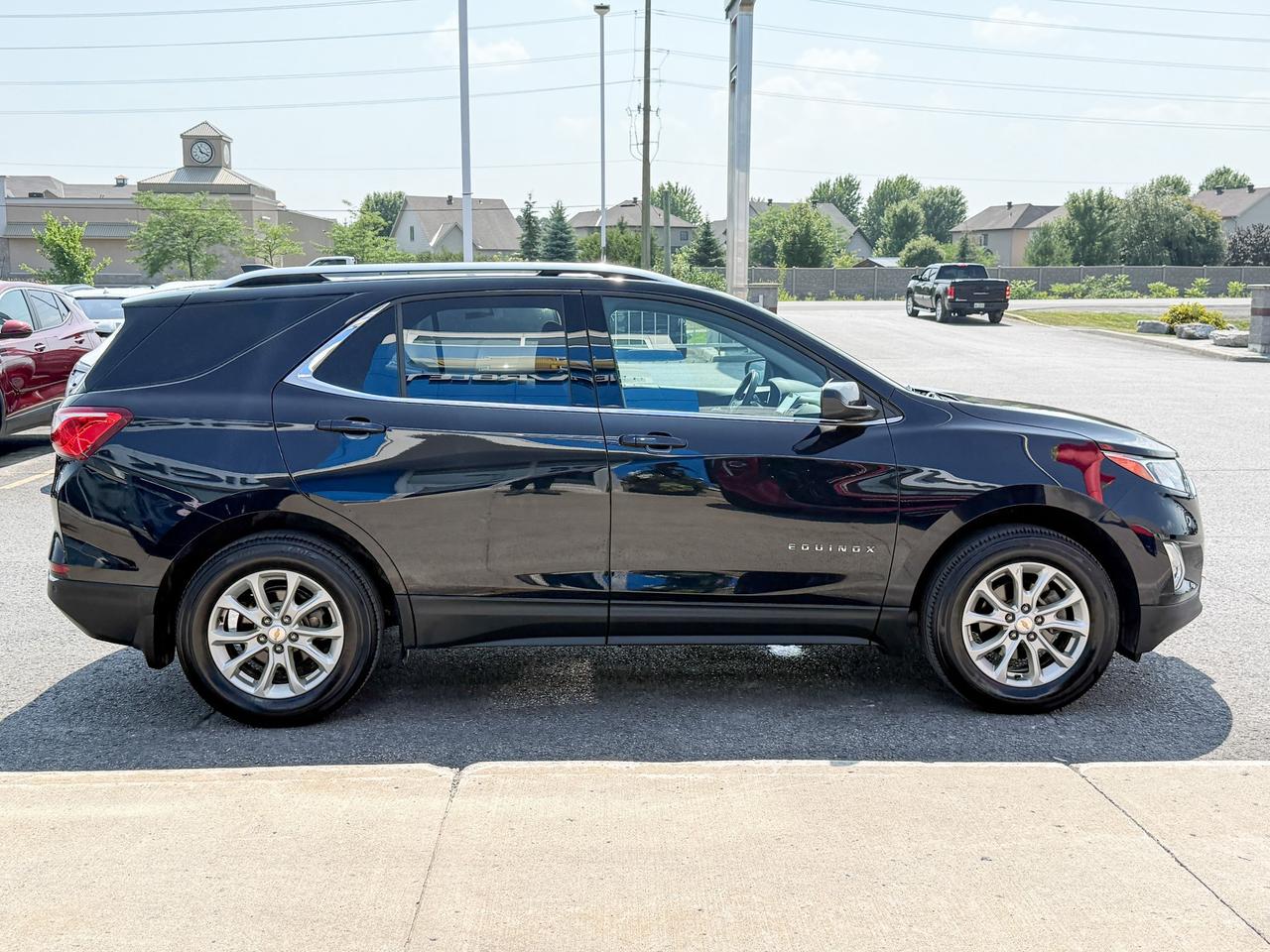 2020 Chevrolet Equinox 1.5L 4CYL TURBO, LT AWD, SKYSCAPE SUNROOF, HEATED FRONT BUCKET SEATS, REMOTE VEHICLE START, POWER LIFTGATE, EMBEDDED NAVIGATION, 17" ALLOY WHEELS Photo