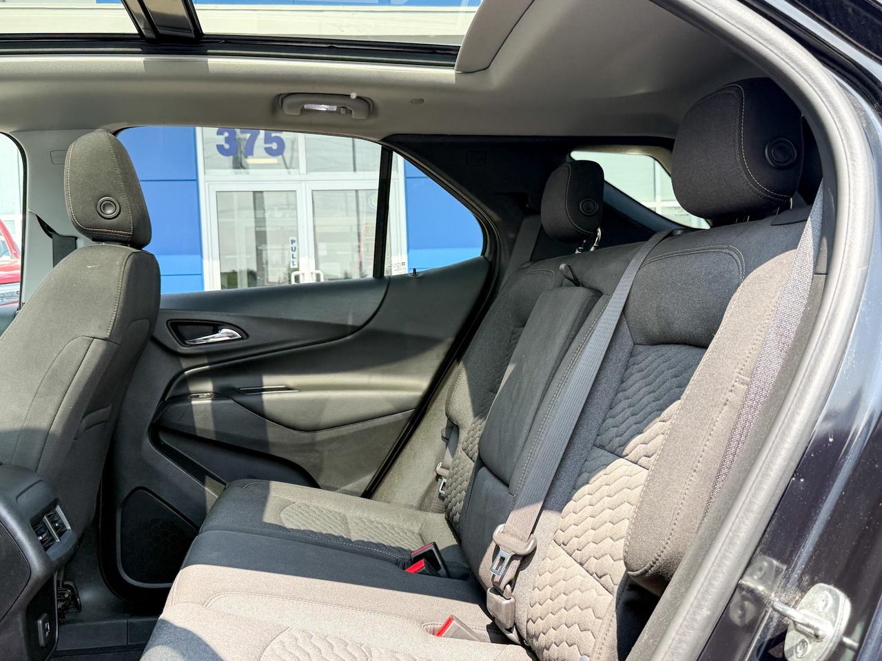 2020 Chevrolet Equinox 1.5L 4CYL TURBO, LT AWD, SKYSCAPE SUNROOF, HEATED FRONT BUCKET SEATS, REMOTE VEHICLE START, POWER LIFTGATE, EMBEDDED NAVIGATION, 17" ALLOY WHEELS Photo