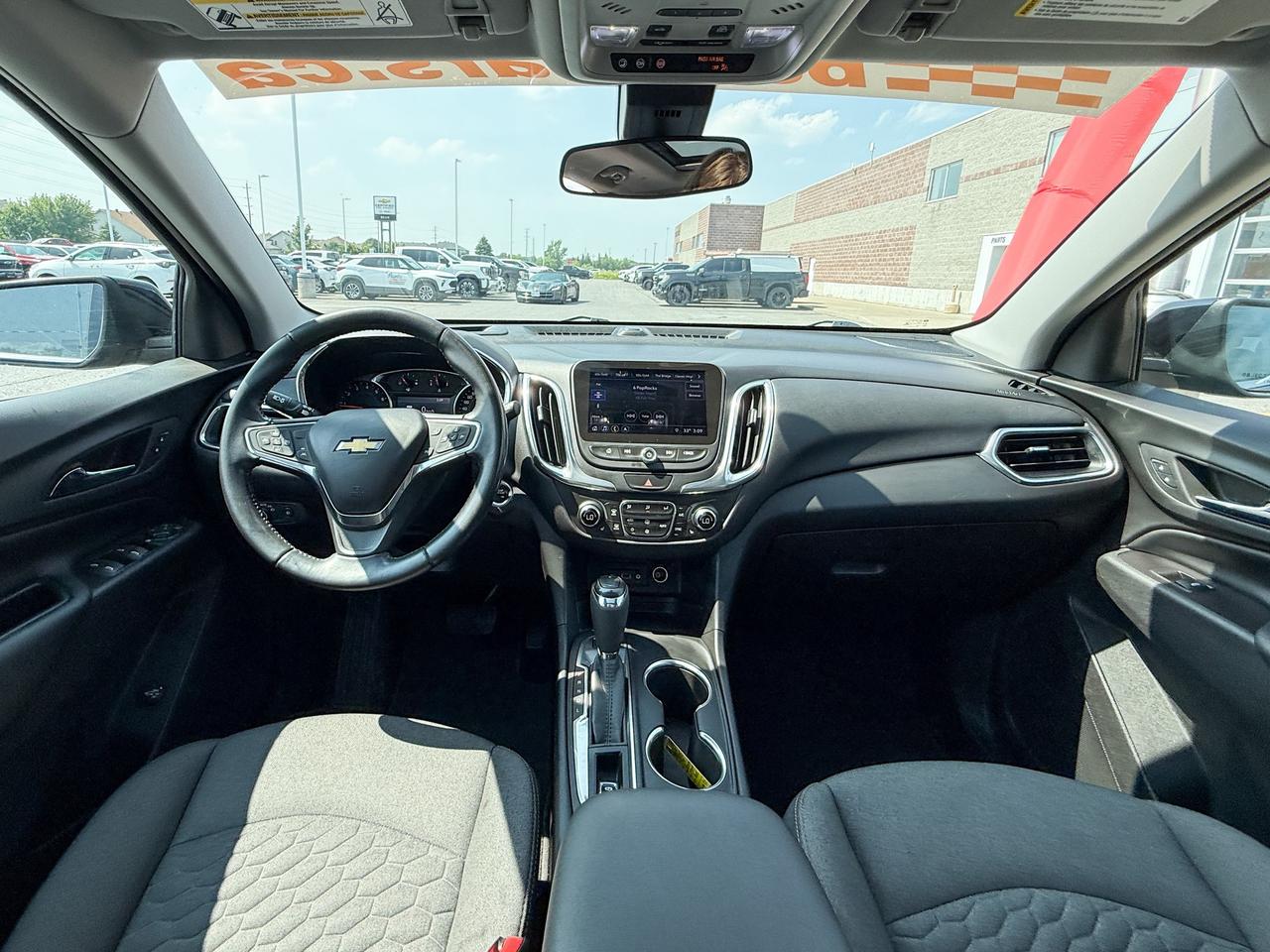 2020 Chevrolet Equinox 1.5L 4CYL TURBO, LT AWD, SKYSCAPE SUNROOF, HEATED FRONT BUCKET SEATS, REMOTE VEHICLE START, POWER LIFTGATE, EMBEDDED NAVIGATION, 17" ALLOY WHEELS Photo