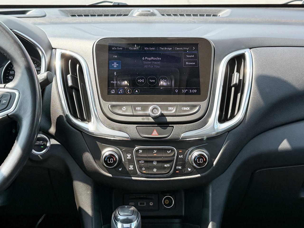 2020 Chevrolet Equinox 1.5L 4CYL TURBO, LT AWD, SKYSCAPE SUNROOF, HEATED FRONT BUCKET SEATS, REMOTE VEHICLE START, POWER LIFTGATE, EMBEDDED NAVIGATION, 17" ALLOY WHEELS Photo