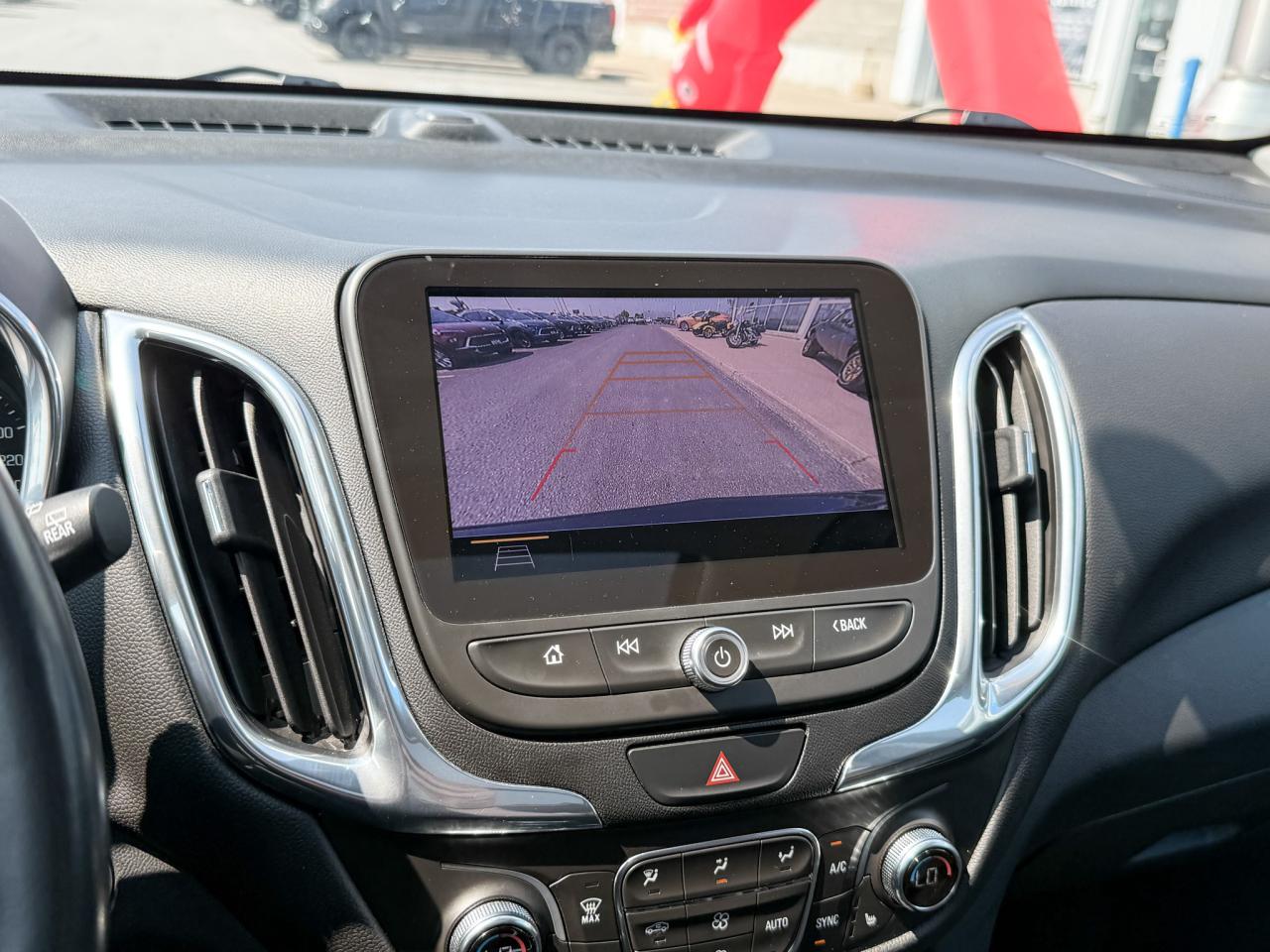 2020 Chevrolet Equinox 1.5L 4CYL TURBO, LT AWD, SKYSCAPE SUNROOF, HEATED FRONT BUCKET SEATS, REMOTE VEHICLE START, POWER LIFTGATE, EMBEDDED NAVIGATION, 17" ALLOY WHEELS Photo