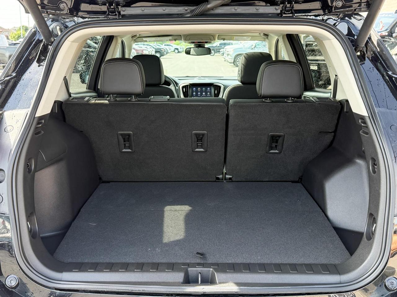 2022 GMC Terrain Denali 1.5L 4CYL TURBO, DENALI AWD, BLACK DIAMOND EDITION, SKSCAPE SUNROOF, HEATED AND VENTILATED FRONT SEATS, HEATED REAR SEATS, HEATED STEERING WHEEL, REMOTE VEHICLE START, HUD, 19" DARK GREY ALLOY WHEELS Photo