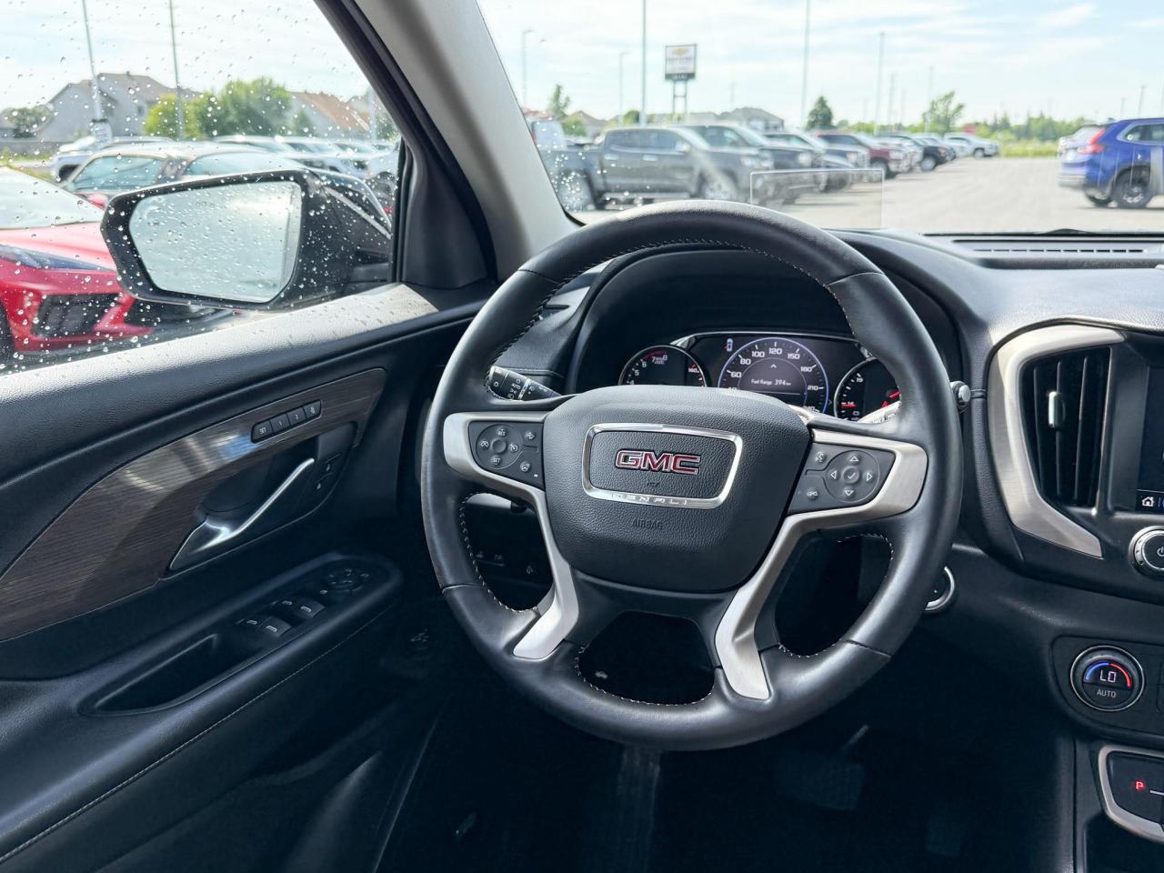 2022 GMC Terrain Denali 1.5L 4CYL TURBO, DENALI AWD, BLACK DIAMOND EDITION, SKSCAPE SUNROOF, HEATED AND VENTILATED FRONT SEATS, HEATED REAR SEATS, HEATED STEERING WHEEL, REMOTE VEHICLE START, HUD, 19" DARK GREY ALLOY WHEELS Photo